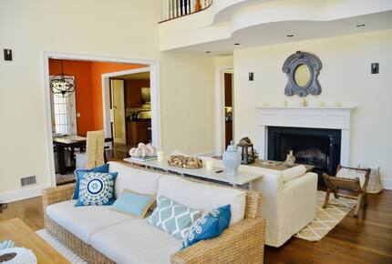 Modern Hamptons Retreat on 1 Acre Near Beach & Village - Westhampton, New York