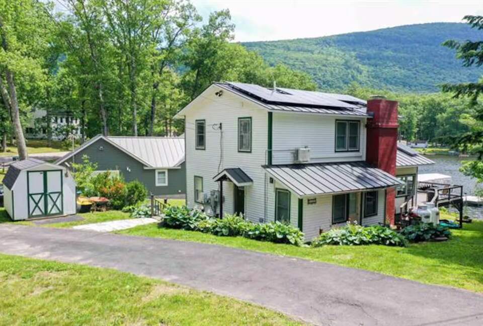 Modern Lakeside Escape Near Middlebury - Salisbury, Vermont
