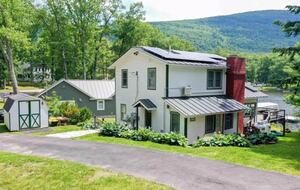Modern Lakeside Escape Near Middlebury - Salisbury, Vermont
