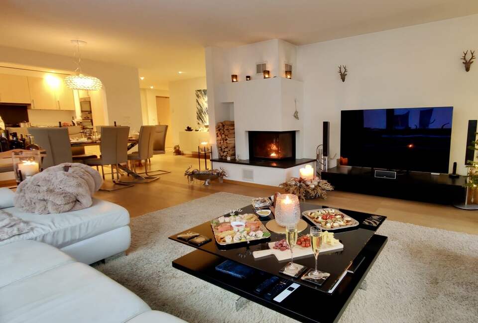 Luxury 3 BR Apartment in Traditional Alpine Ski Chalet - Klosters, Switzerland