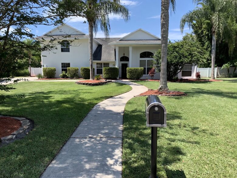Waterside Elegance Near Disney - Kissimmee, Florida