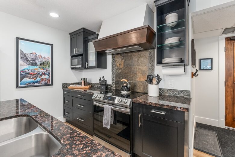 Canmore Mountain Retreat at Solara Resort - Canmore, Canada