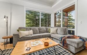 Canmore Mountain Retreat at Solara Resort - Canmore, Canada