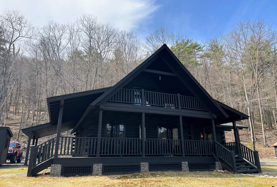 Private Catskills Log Retreat Near Woodstock - Bearsville, New York