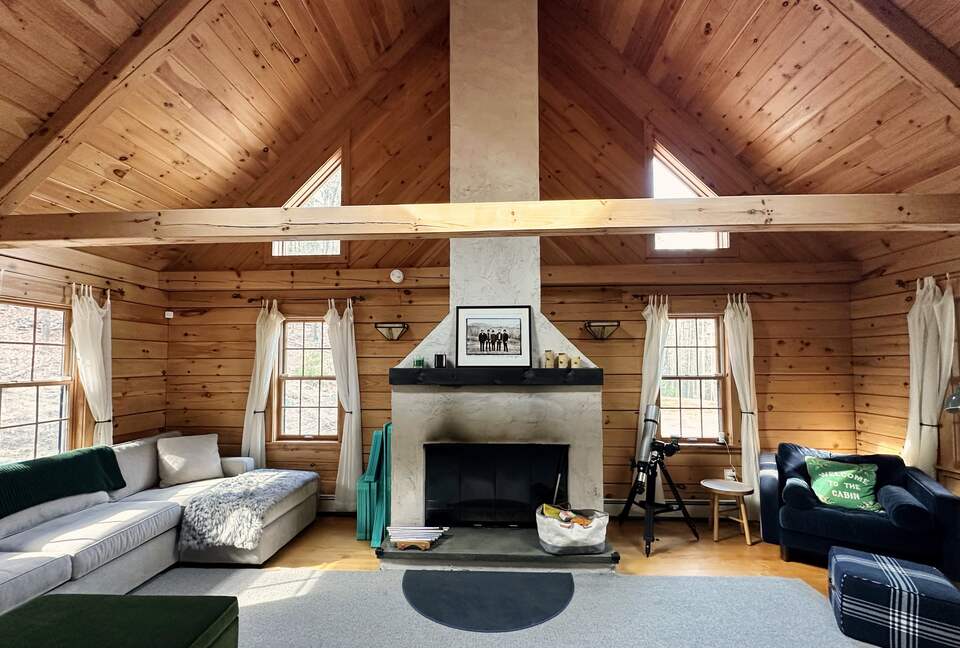 Private Catskills Log Retreat Near Woodstock - Bearsville, New York