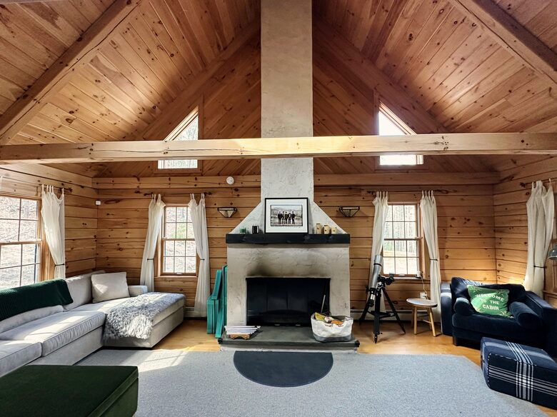 Private Catskills Log Retreat Near Woodstock - Bearsville, New York