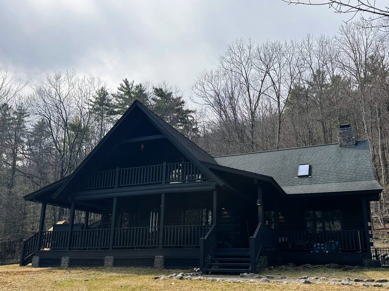 Private Catskills Log Retreat Near Woodstock - Bearsville, New York