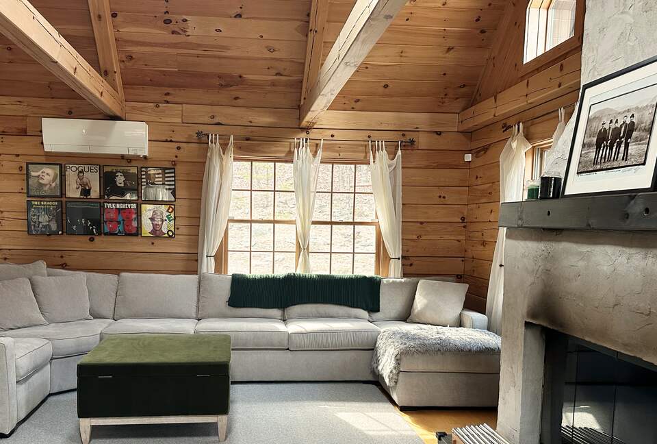 Private Catskills Log Retreat Near Woodstock - Bearsville, New York