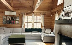 Private Catskills Log Retreat Near Woodstock - Bearsville, New York