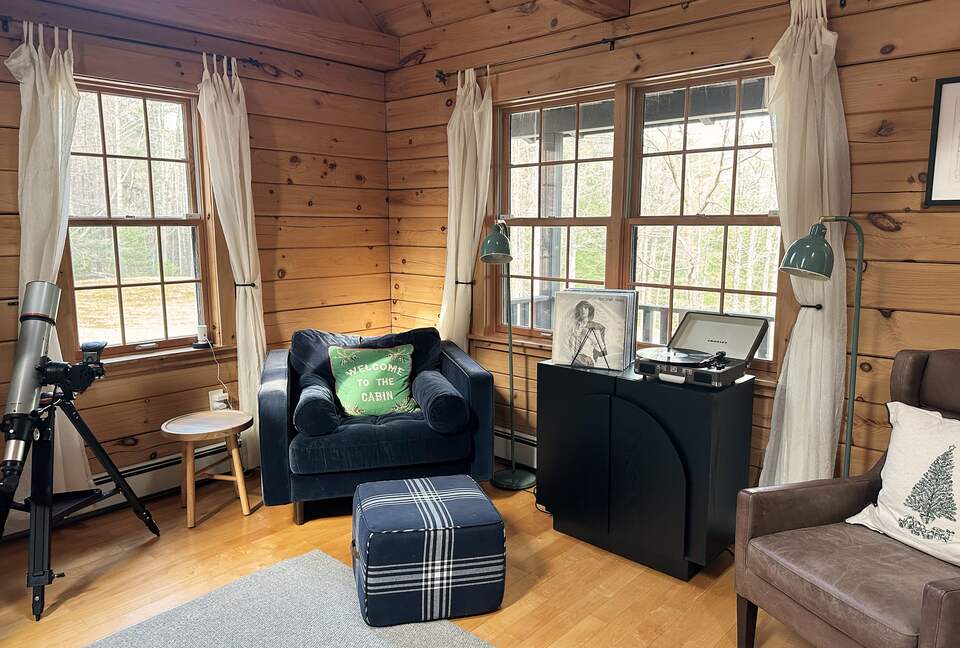 Private Catskills Log Retreat Near Woodstock - Bearsville, New York