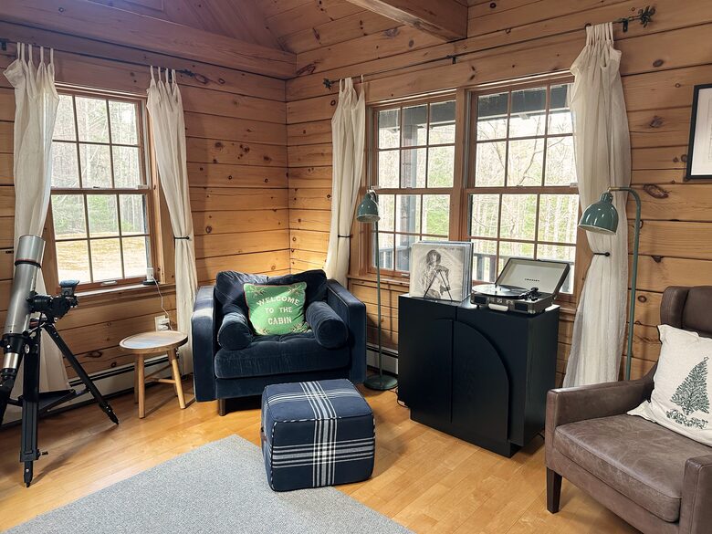 Private Catskills Log Retreat Near Woodstock - Bearsville, New York