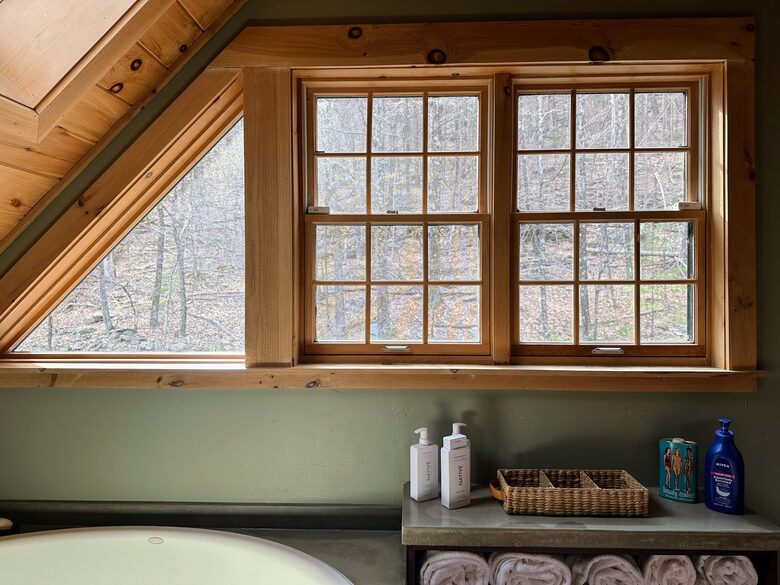 Private Catskills Log Retreat Near Woodstock - Bearsville, New York