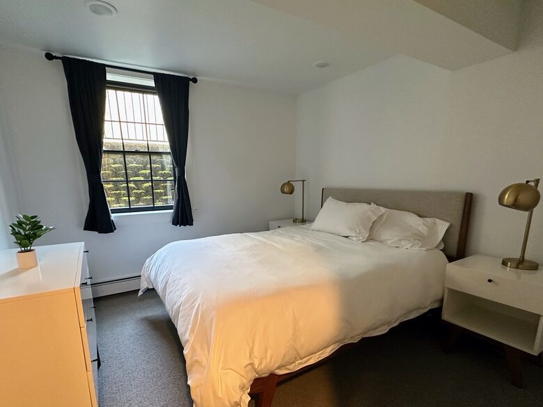 Private Catskills Log Retreat Near Woodstock - Bearsville, New York