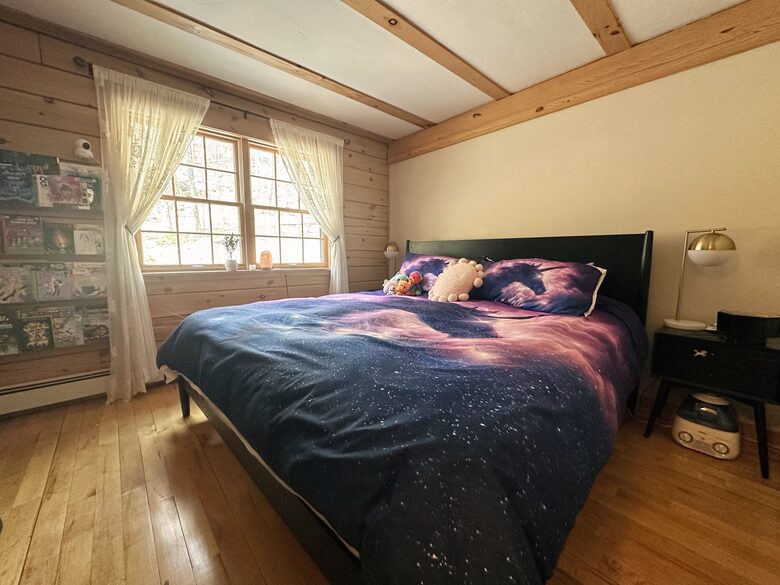 Private Catskills Log Retreat Near Woodstock - Bearsville, New York