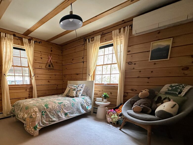 Private Catskills Log Retreat Near Woodstock - Bearsville, New York