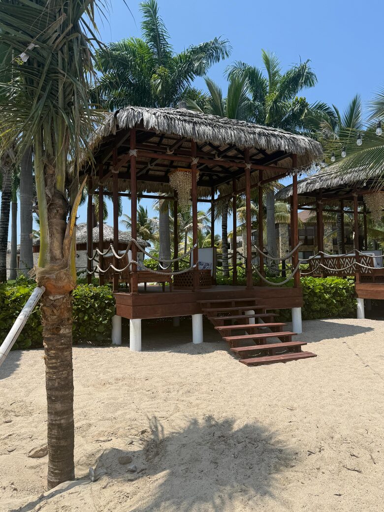 A Hidden Paradise Above the Crystal Lagoon - Santa Elena Canton, Ecuador