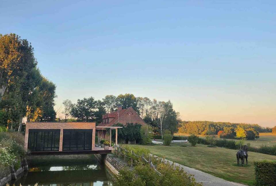 18th Century Inspired Getaway Adjoining a Castle Estate - Saint-Germain-du-Bois, France
