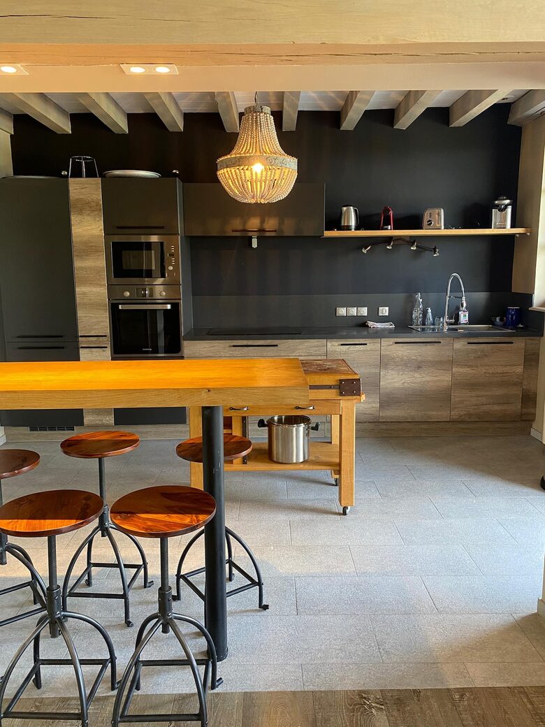 18th Century Inspired Getaway Adjoining a Castle Estate - Saint-Germain-du-Bois, France