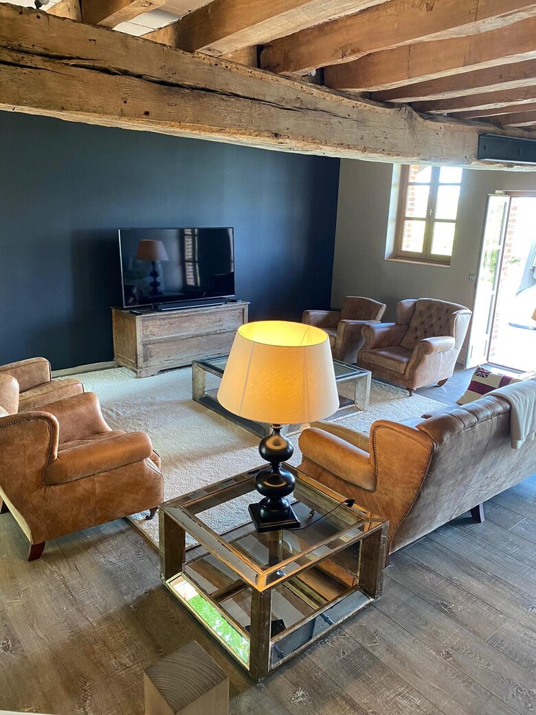 18th Century Inspired Getaway Adjoining a Castle Estate - Saint-Germain-du-Bois, France