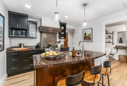 Canmore Mountain Retreat at Solara Resort - Canmore, Canada