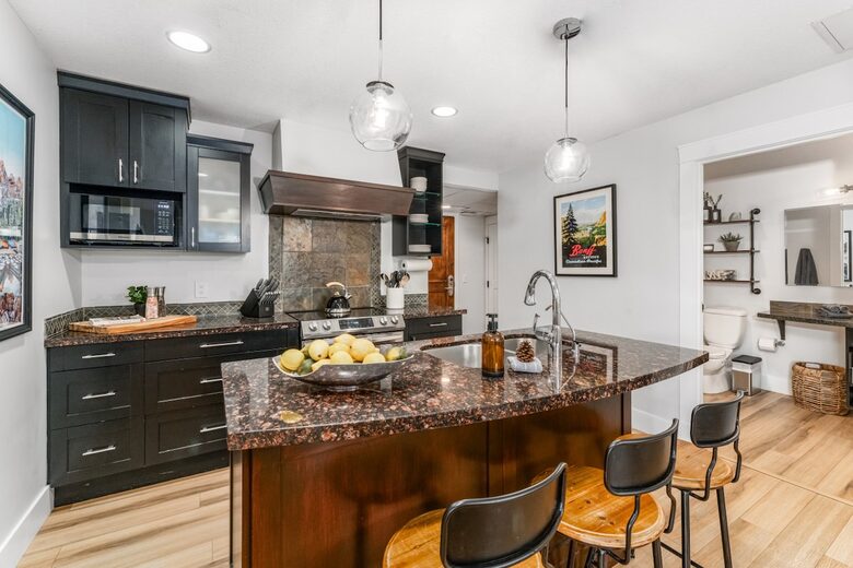 Canmore Mountain Retreat at Solara Resort - Canmore, Canada