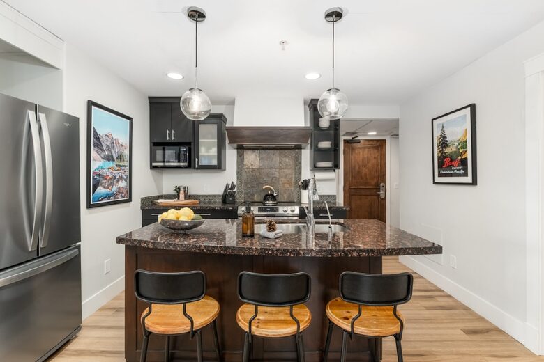 Canmore Mountain Retreat at Solara Resort - Canmore, Canada