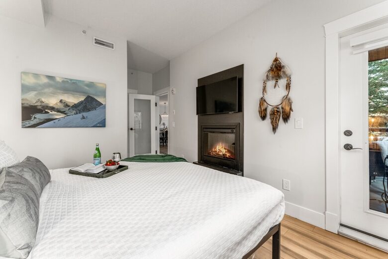 Canmore Mountain Retreat at Solara Resort - Canmore, Canada