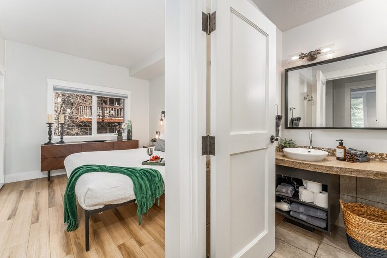 Canmore Mountain Retreat at Solara Resort - Canmore, Canada