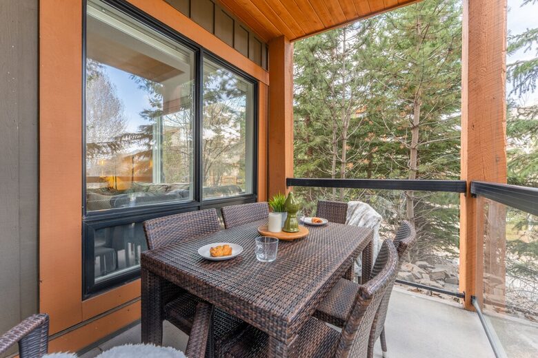 Canmore Mountain Retreat at Solara Resort - Canmore, Canada