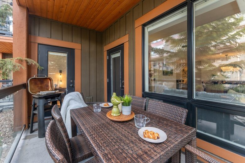 Canmore Mountain Retreat at Solara Resort - Canmore, Canada