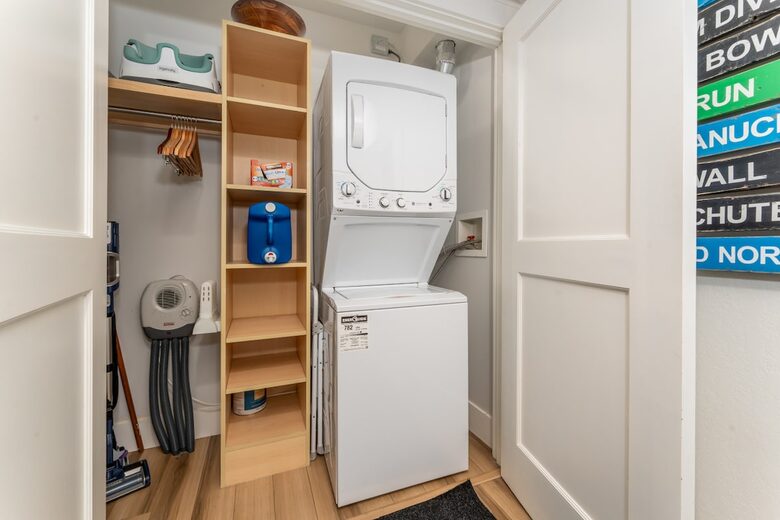 Canmore Mountain Retreat at Solara Resort - Canmore, Canada