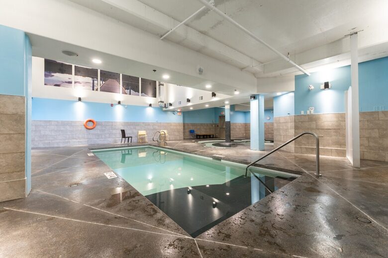 Canmore Mountain Retreat at Solara Resort - Canmore, Canada