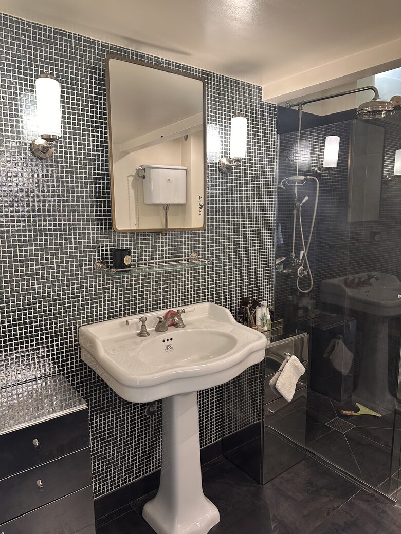 A Refined Marais Retreat with Mezzanine Charm - Paris, France