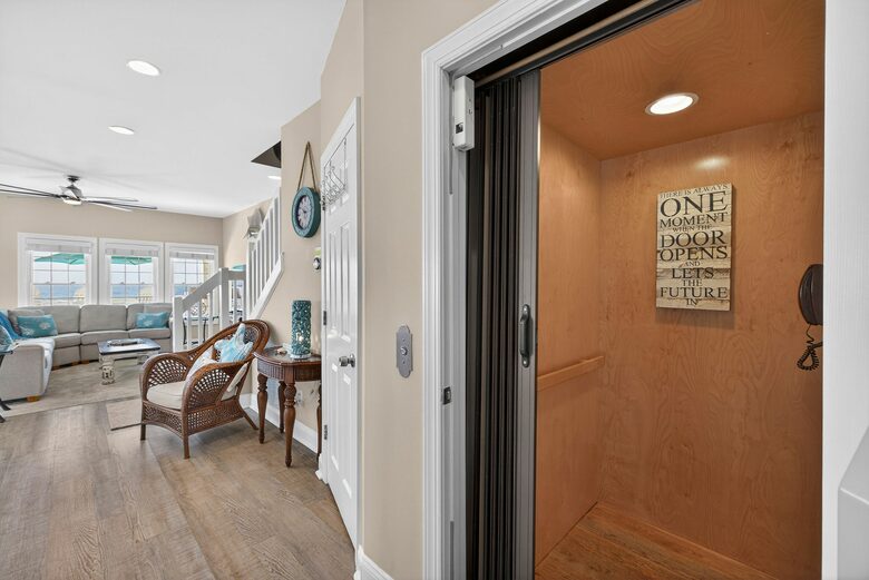 Oceanfront- Heated Pool! Private & Hot Tub - North Topsail Beach, North Carolina