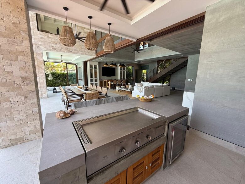 A Hidden Paradise Above the Crystal Lagoon - Santa Elena Canton, Ecuador