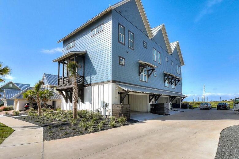 Coastal Escape Overlooking Palmilla’s 9th Hole - Port Aransas, Texas