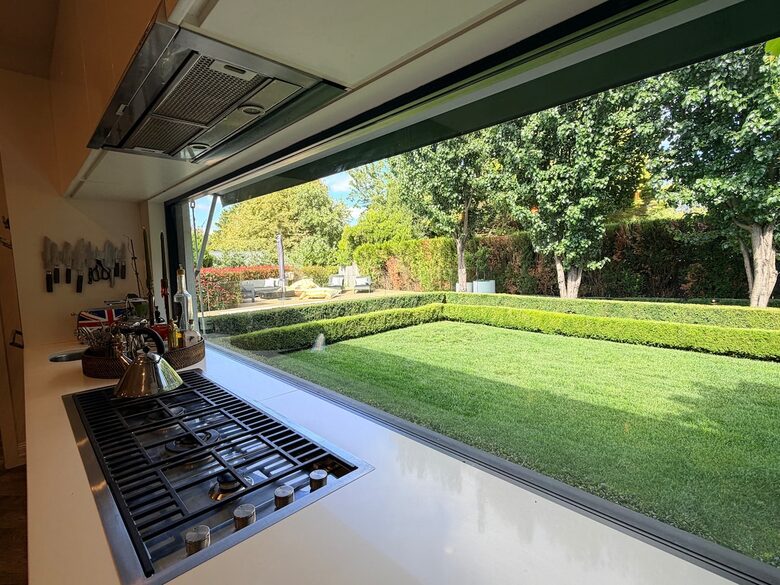 Berrima Estate with Pool, Sauna & Garden Retreat - Berrima, Australia