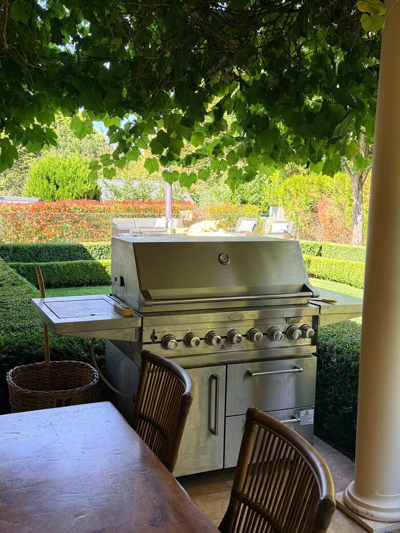 Berrima Estate with Pool, Sauna & Garden Retreat - Berrima, Australia