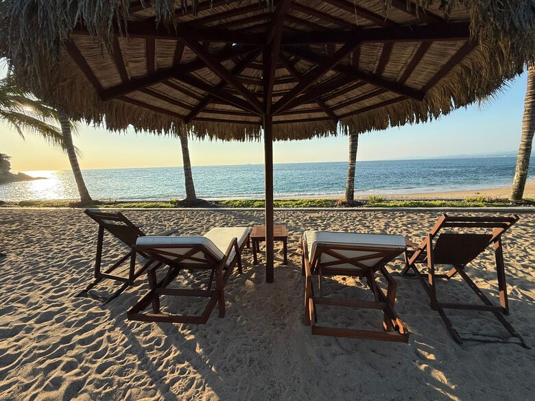 A Hidden Paradise Above the Crystal Lagoon - Santa Elena Canton, Ecuador