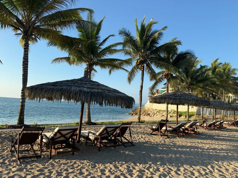 A Hidden Paradise Above the Crystal Lagoon - Santa Elena Canton, Ecuador