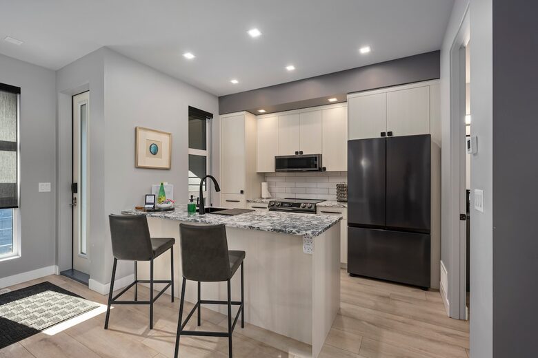 Sunrise Ridge Waterfront Retreat Overlooking Craig Bay - Parksville, Canada