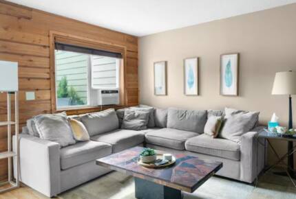 Bright Boulder Townhome Near Pearl Street & Trails - Boulder, Colorado