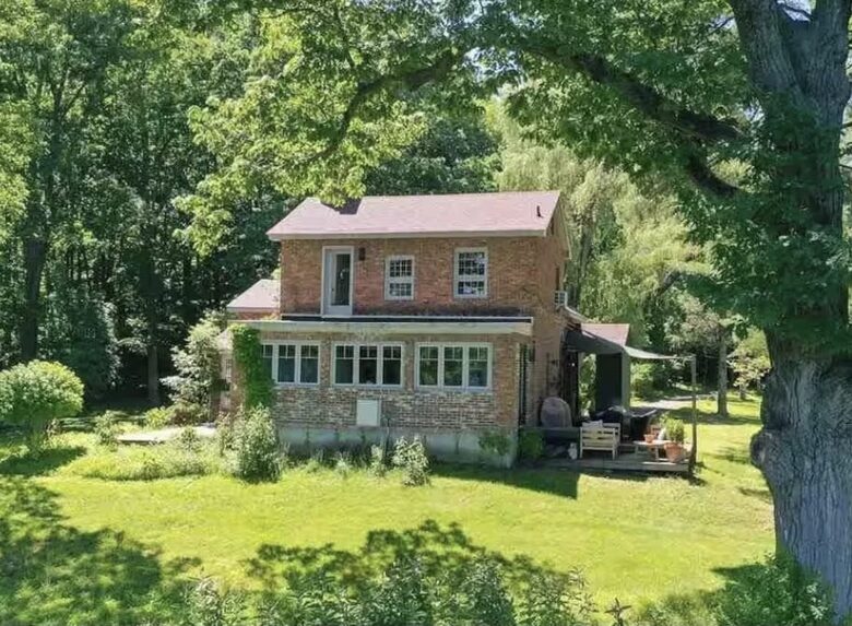 Hudson River Cottage with Scenic Views & Gardens - Saugerties, New York