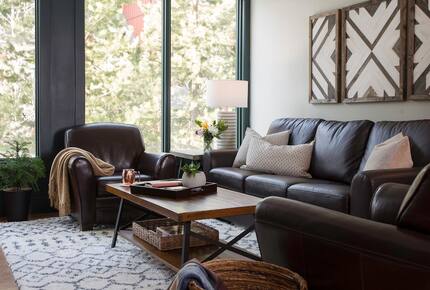 Cozy Alpine Retreat Near Banff & Trails - Canmore, Canada