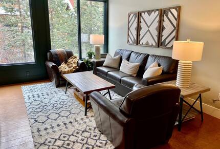 Cozy Alpine Retreat Near Banff & Trails - Canmore, Canada