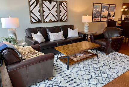 Cozy Alpine Retreat Near Banff & Trails - Canmore, Canada