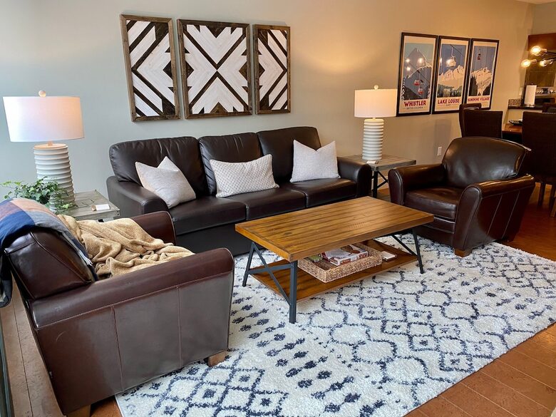 Cozy Alpine Retreat Near Banff & Trails - Canmore, Canada