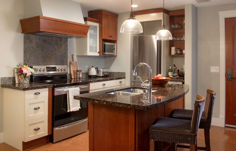 Cozy Alpine Retreat Near Banff & Trails - Canmore, Canada