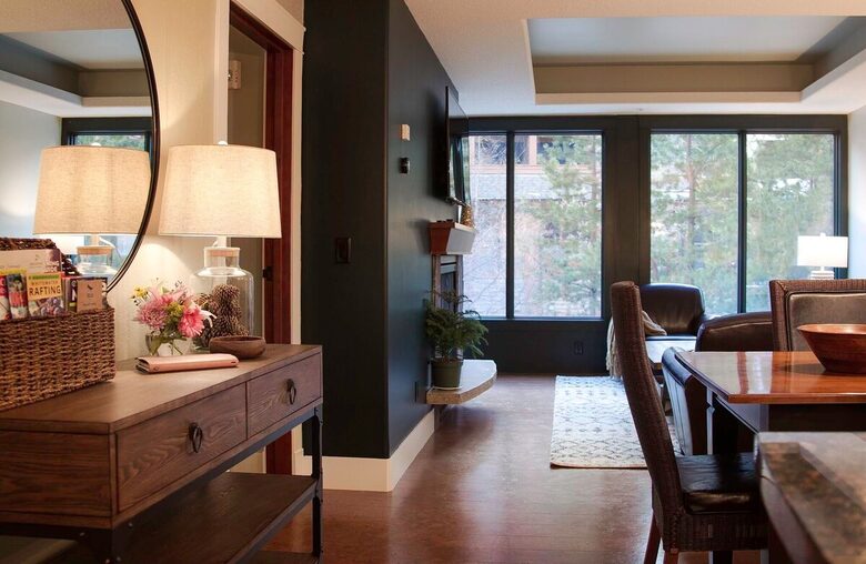 Cozy Alpine Retreat Near Banff & Trails - Canmore, Canada