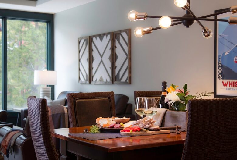 Cozy Alpine Retreat Near Banff & Trails - Canmore, Canada